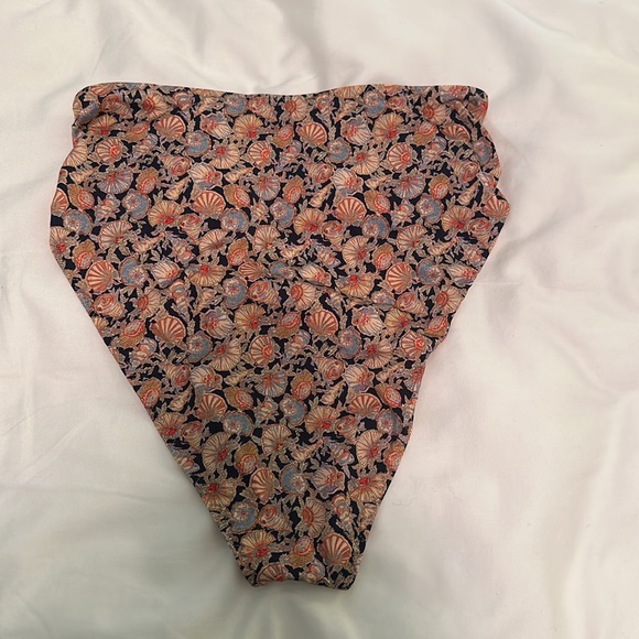 Bikini bottom - euc - Picture 2 of 3